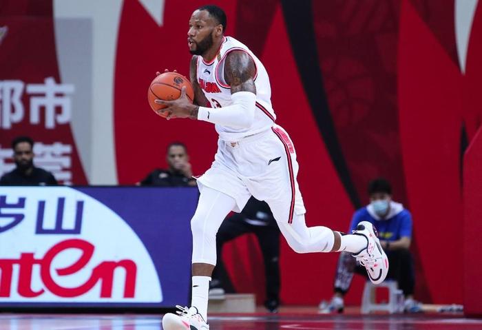 半岛体育登录-拒绝退役！广东三冠功勋外援渴望重返CBA，上赛季曾狂砍36+11+11