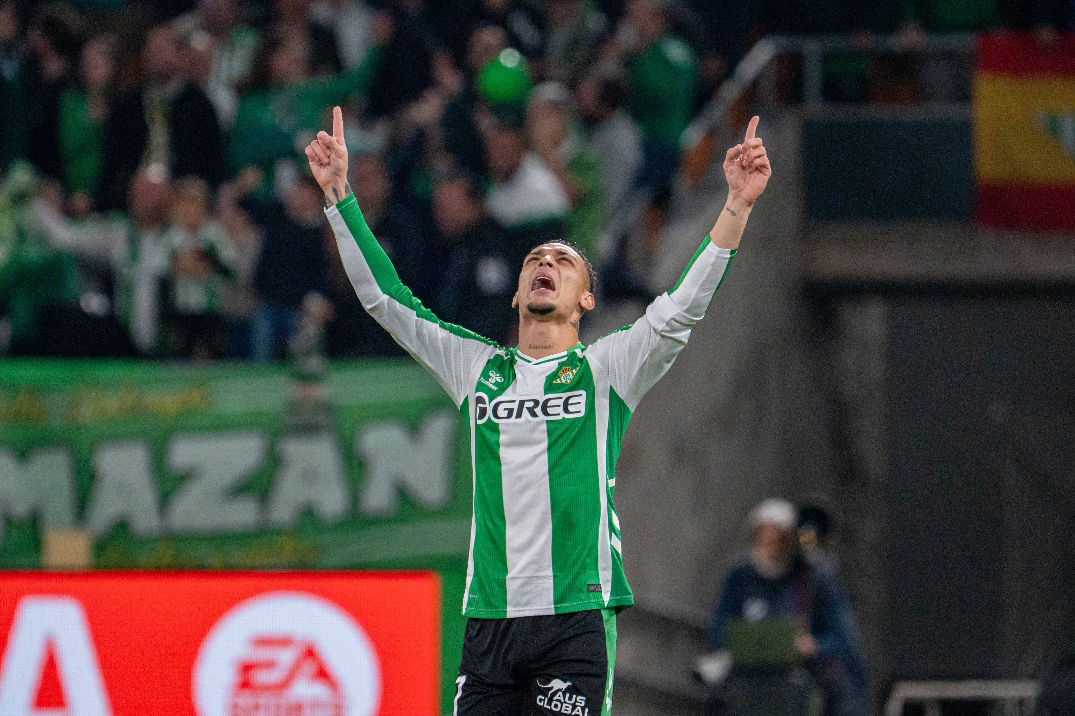 马卡：安东尼此前发烧出战德比并进球，现在已康复并恢复团队合练