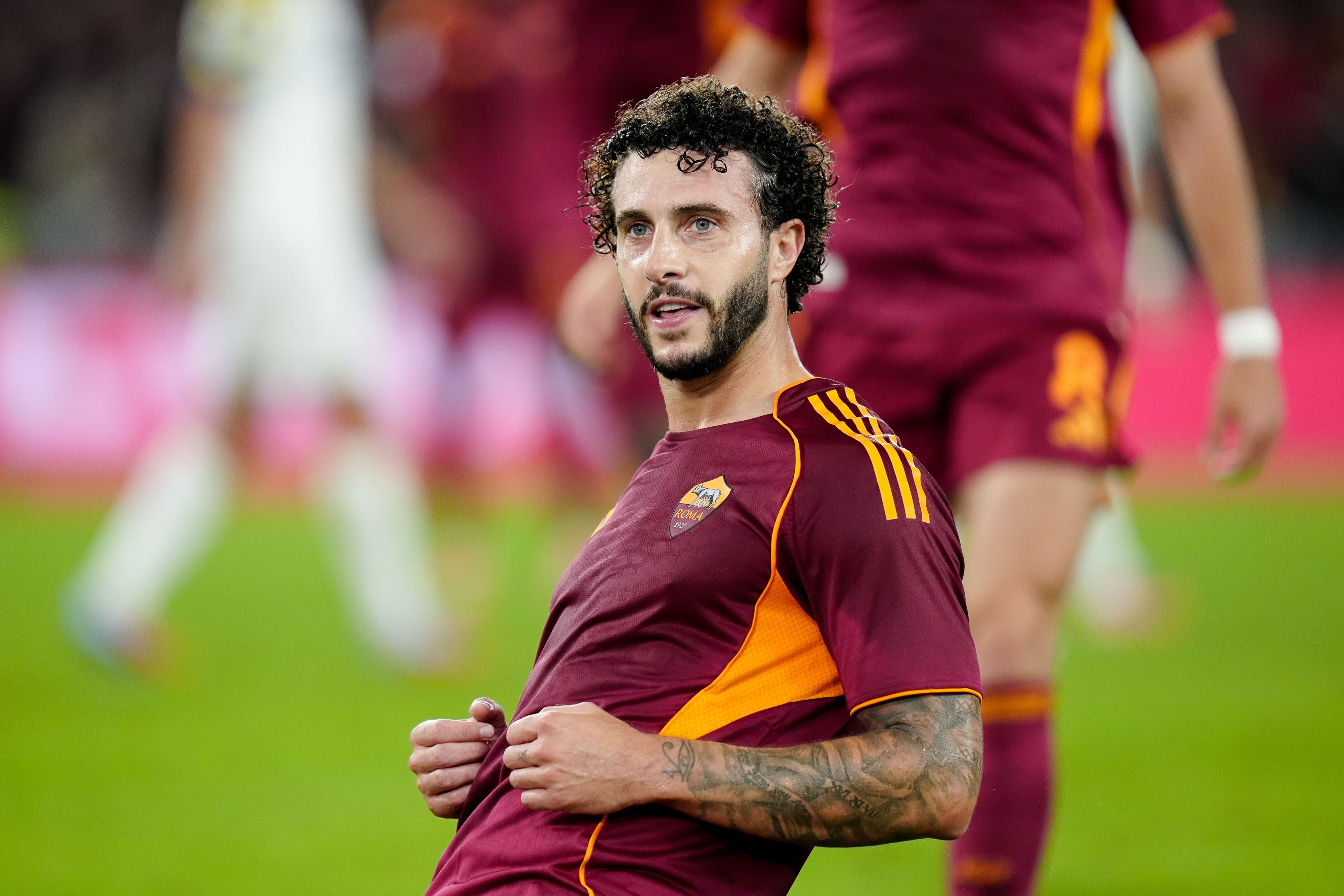 半岛体育-记者：埃尔莫索本周一参加罗马全队合练，苏莱开始回训练场训练